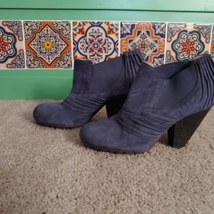Vince camuto Navy blue booties 37/7